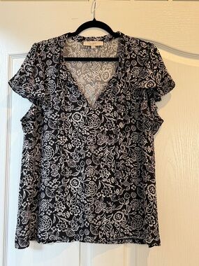 LOFT Black and White Floral V-Neck Ruffle Sleeve Top